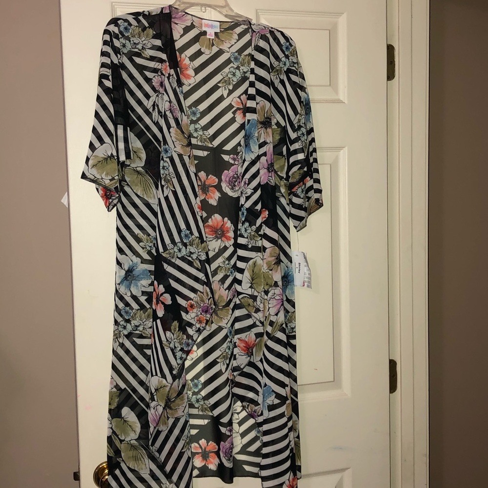 BNWT Lularoe Shirley Small